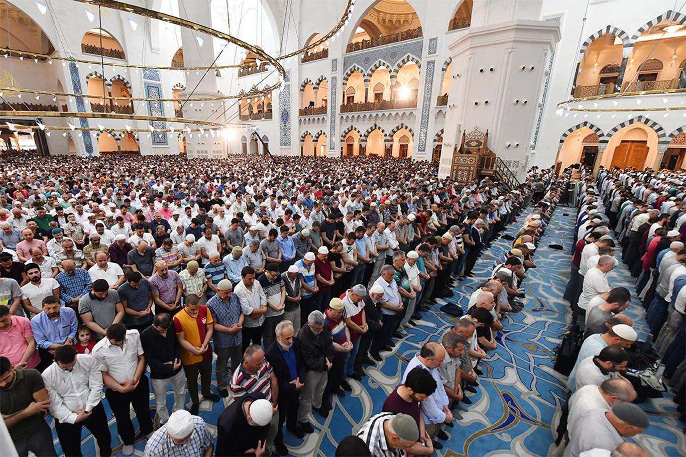 Muslims across the world to celebrate Eid al Fitr on Monday